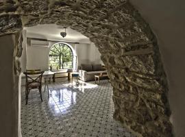 The Nest - A Romantic Vacation Home in Ein Kerem - Jerusalem, hotel v Jeruzalémě