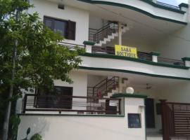 Angad Divine home fully furnished Ac wifi, hotel with parking in Kharar