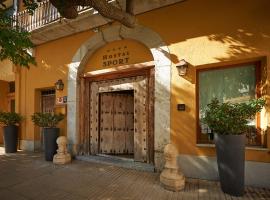 Hotel-Hostal Sport, hotel di Falset