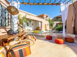 VILLA BEL'VIE, PRIVEE, MARRAKECH , PISCINE CHAUFFEE, Wifi, Clim, hotel di Douar bel Rhanodour