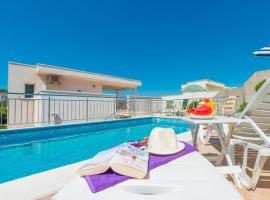 Villa Borna Apartments with Free Parking