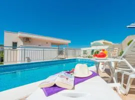 Villa Borna Apartments with Free Parking