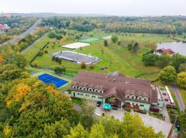 Benedikt Most, hotel v Mostě