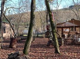 Cabanes Nature Morvan, lággjaldahótel í Blanot