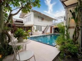 Secret garden pool villa, готель біля визначного місця Baan Sillapin Artists' Village, у Хуахіні