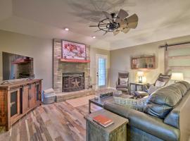Leaping Toad Ranch about 9 Mi to Lake Granbury!, ξενοδοχείο σε Granbury