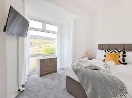 Hilltop House - TV in Every Bedroom!