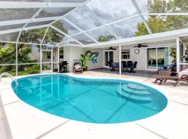 Modern Home, Heated Pool, Close to Beaches!, loma-asunto kohteessa Tarpon Springs