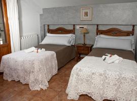 Hostal J.J.Marlene, hotel a Salduero