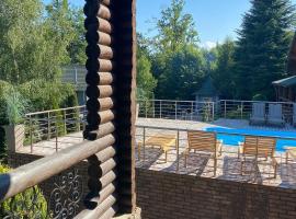 Gostynnyi Dvir VIP HOUSE, chalet i Myhove