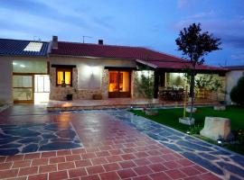 Casa Rural La Cija del Abuelo a 1 hora de Madrid, cabaña o casa de campo en Segovia