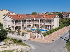 Villa Luka Lopar, hotel with pools in Lopar