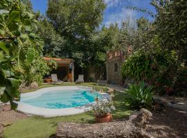 Villa Los Matos Pool and garden, hotel met zwembaden in Valleseco