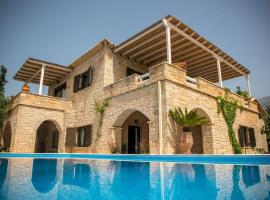 Magnificent, Authentic Private Villa and the Guest house, cabana o cottage a Kardhamili