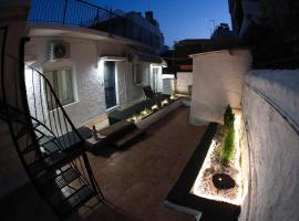Detached house 1km from Acropolis Filopappou, vacation home in Athens