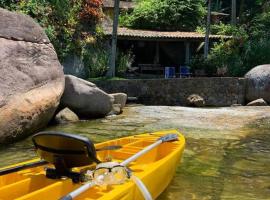 Angra House - Linda Casa em ILHA、アングラ・ドス・レイスのホテル