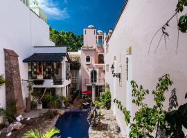 Garlands Del Rio Riverside Boutique Hotel, bed and breakfast v destinaci Puerto Vallarta