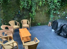 Repère des Templiers, hotel u gradu Bujon