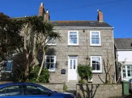 Large cottage, 3 beds all en-suite, small village location overlooking Mousehole