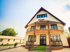 Candy Pensiune&Restaurant, hotel in Dumbrava Roşie