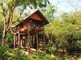 Treehouse Holidays-Lake View, hotel in Ko Yao Noi