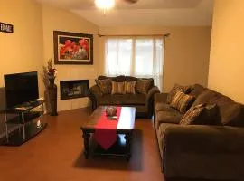 Cozy Pet-Friendly Home- Huge Spring Discounts