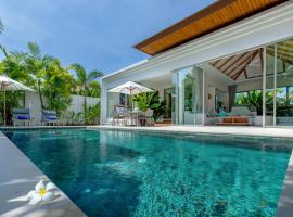 Sunny 3BR Villa with Private Pool at Bangtao Beach, cottage in Bang Tao Beach