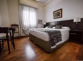 Hotel Carlos V: San Miguel de Tucumán şehrinde bir otel