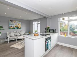 The POPULAR Chester Racecourse Apartments, Sleeps 4, FREE Parking