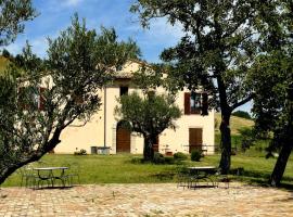 Santa Maria del Gallo, hotel u gradu Apiro