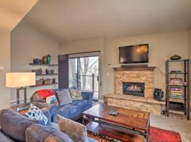 Walk to Chair Lift Mtn-View Breckenridge Condo, hotel in Breckenridge
