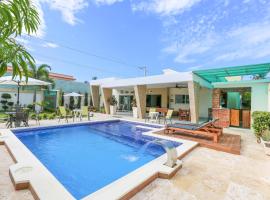 Villa Alida Nagua Pool Beach Dailymaid & Bbq, hotel with parking in Matancita