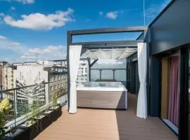 Luksusowy penthouse z jacuzzi i widokiem na morze