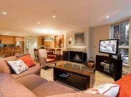Ski In Ski Out condo with Access to Vail Mountain