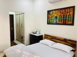 Private room with balcony, wifi and smart tv