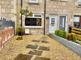 Claire's Townhouse, Aberdeenshire, 3 bedrooms, hotel in Oldmeldrum
