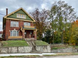 The Edmond an 1887 Arts & Crafts gem, hotel with parking in Saint Joseph