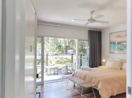 Sunrise Guesthouse, beach rental in Byron Bay