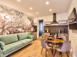 Superb and Cosy 2BR Apt In The Heart Of Paris ! 3P、パリのゴルフ場併設ホテル