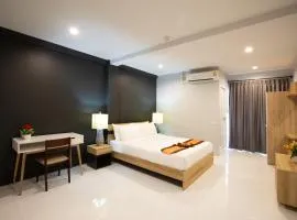 185@Surawong Residence