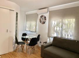 Centro Mirasierra - Metro Usera 02, Hotel in Madrid