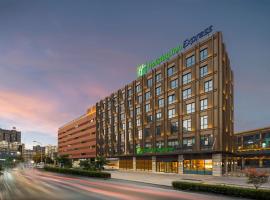 난퉁에 위치한 호텔 Holiday Inn Express Nantong North Gateway, an IHG Hotel