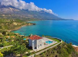 Seafront Villa Kefaloniaprivatevillas، فندق مع موقف سيارات في ترابيزاكي