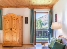 Ferienwohnung Karwendelblick, hotel cerca de Skilift Mühle, Jachenau