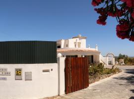 Relaxing Casa da Vinha carvoeiro, Algarve, בית נופש בפורצ'ס