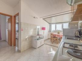 Ferienwohnung in Okrug Gornji mit Meerblick, Terrasse, Klimaanlage, W-LAN 5046-3, παραλιακό ξενοδοχείο σε Novi Zagreb
