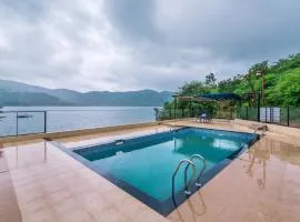 SaffronStays Riverdale, Mulshi - Lakefront villa with pool and mountain view