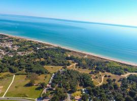 Camping les Dunes, hotel v destinácii Le Bois-Plage-en-Ré