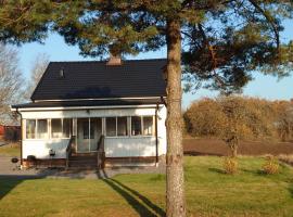 Charmy house with the nature just around the corner, cabaña o casa de campo en Trollhättan