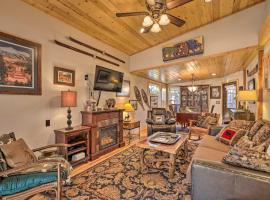 Breckenridge Cabin with Resort Perks and Mtn Views!: Breckenridge şehrinde bir tatil evi